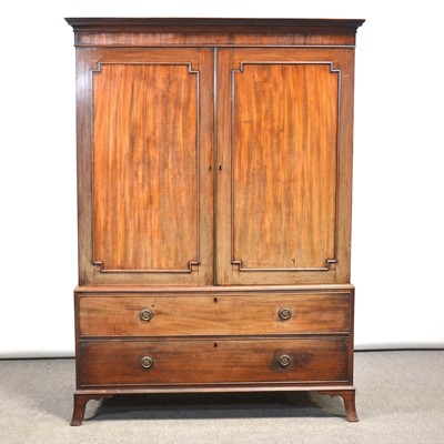 Lot 422 - George III mahogany linen press