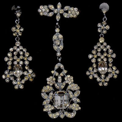 Lot 450 - Eighteen pairs of vintage costume jewellery earrings.