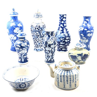 Lot 89 - Quantity of Chinese blue and white ceramics