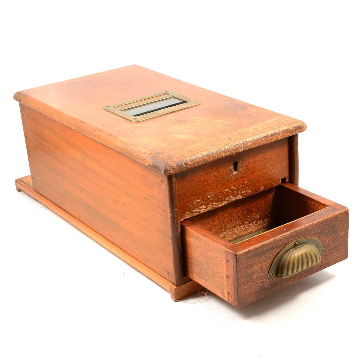 Lot 140 - Early 20th century oak cash register/ till