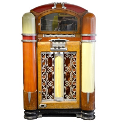 Lot 6 - Wurlitzer model 800 Art Deco Jukebox, 78 rpm, c1940.