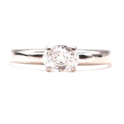 Lot 66 - A diamond solitaire ring.