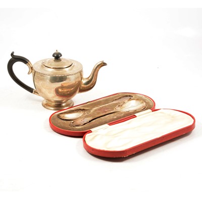 Lot 302 - A silver teapot and pair of silver servers, cased.