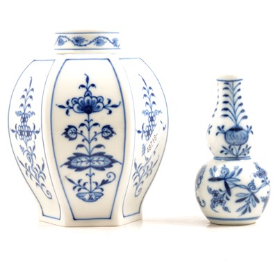 Lot 37 - Meissen porcelain caddy and a small gourd vase