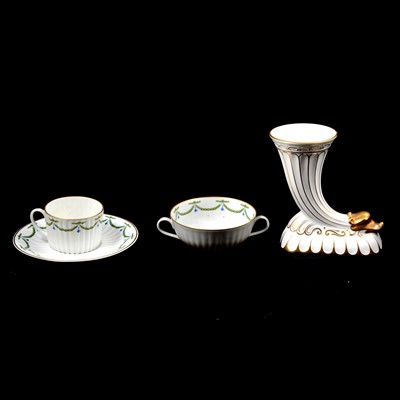 Lot 75 - Limoges 'Liverdy' pattern porcelain dinner service