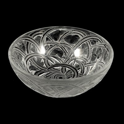 Lot 541 - A Lalique Crystal bowl, 'Pinsons' design