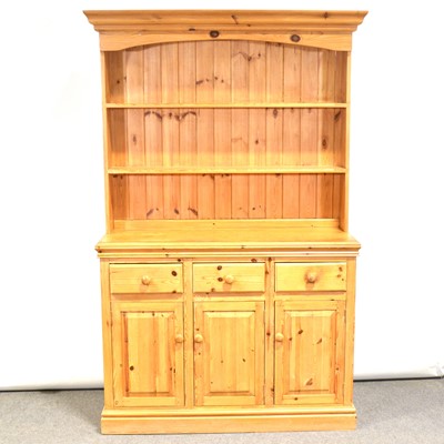 Lot 501 - Pine dresser