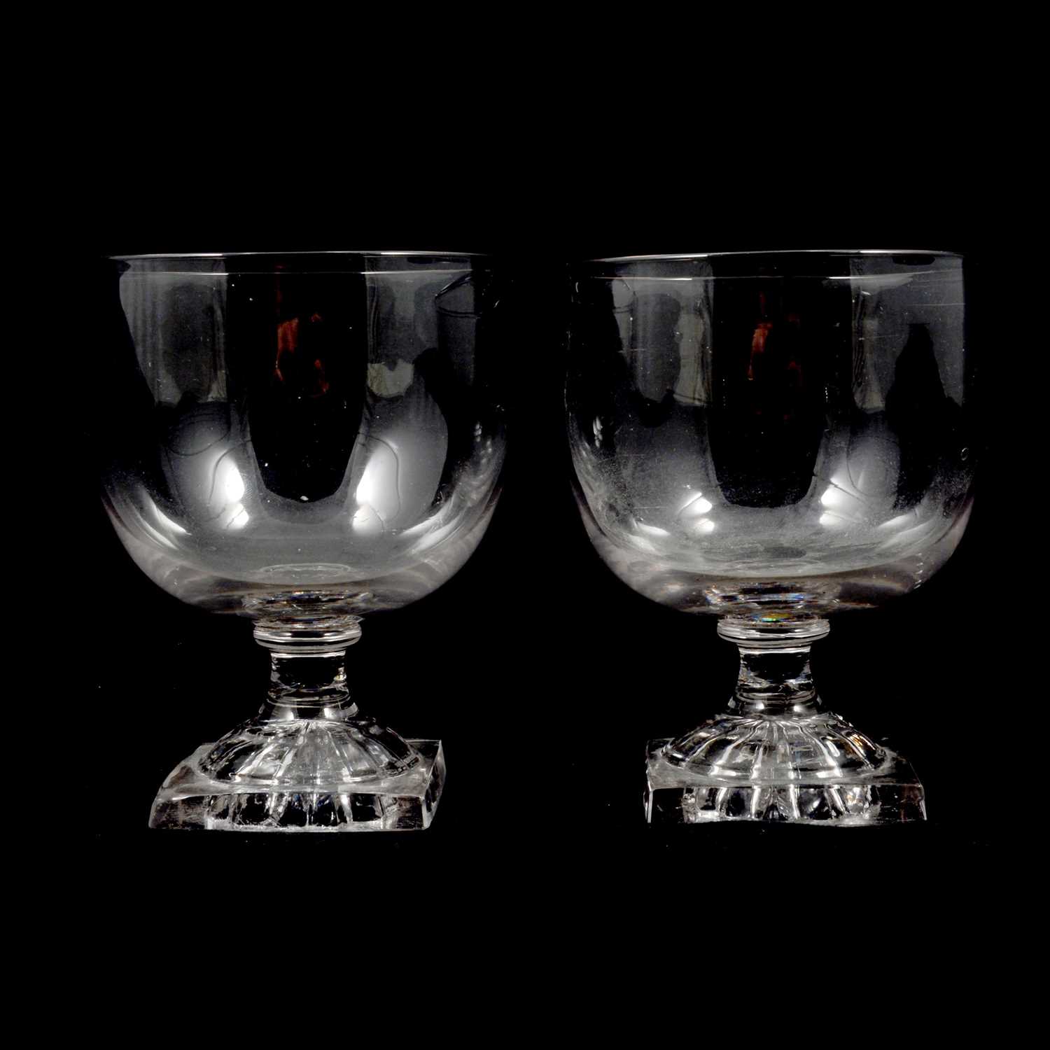 Lot 12 - A pair of rummers