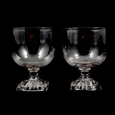 Lot 12 - A pair of rummers