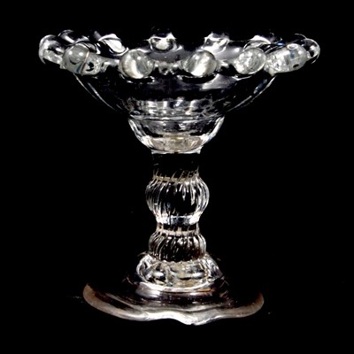 Lot 22 - A small sweetmeat glass