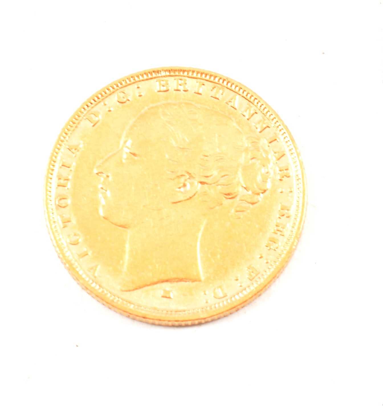 Lot 183 - Victorian gold Sovereign coin, 1883