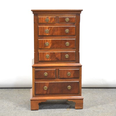 Lot 511 - Reproduction mahogany small chest on chest