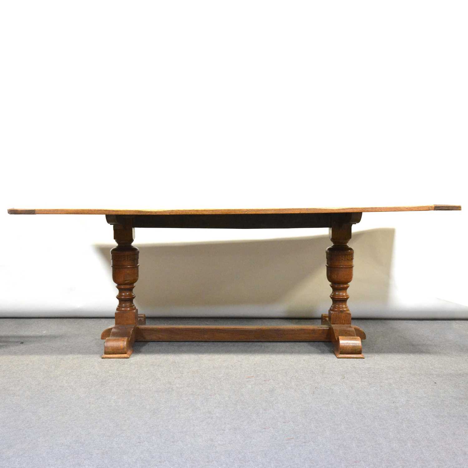 Lot 376 - Oak dining table