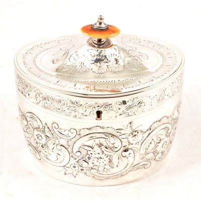 Lot 233 - George III silver tea caddy