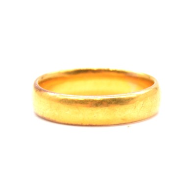 Lot 105 - A 22 carat yellow gold wedding band.