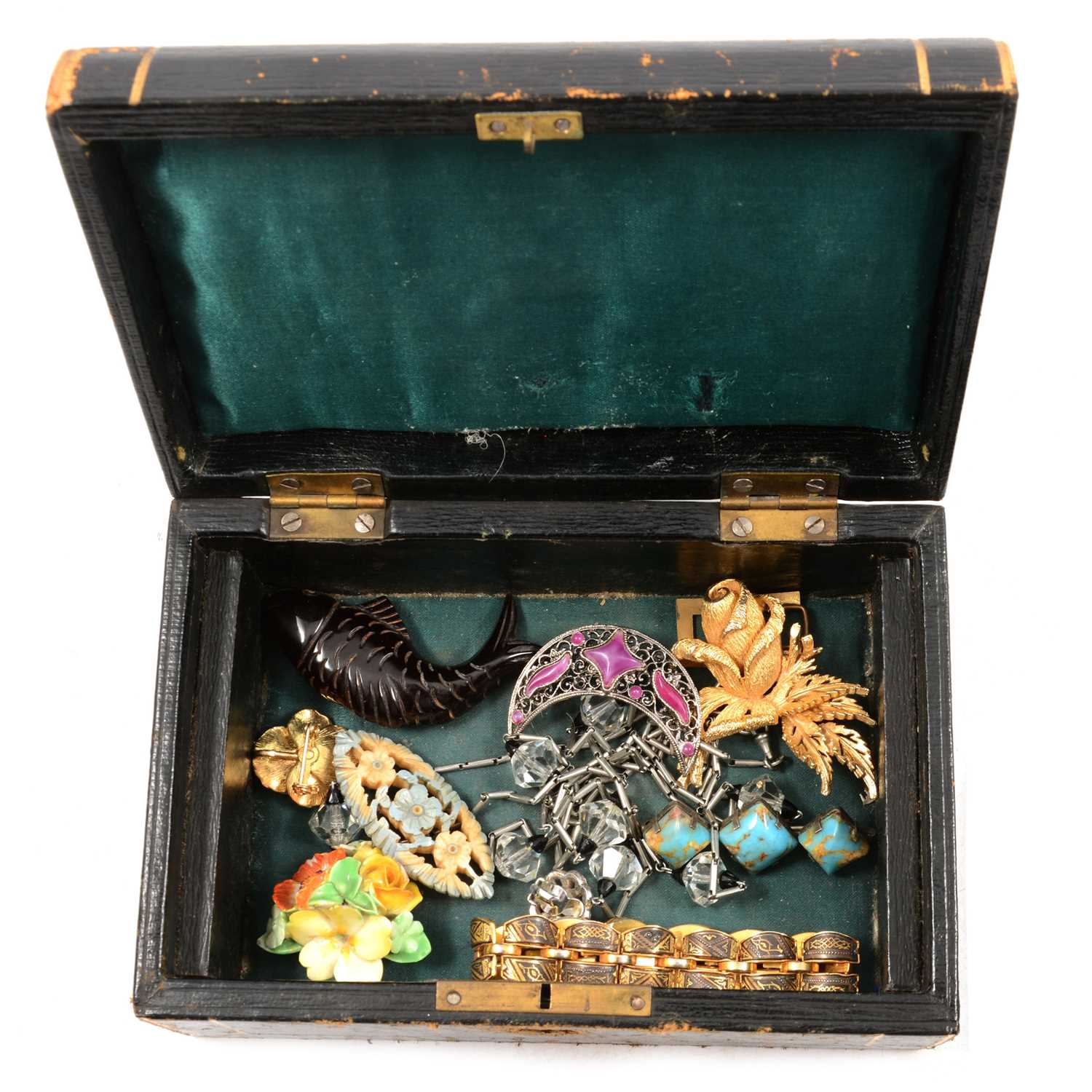 Lot 443 - A jewel box with two cameo rings, seals and vintage costume jewellery.