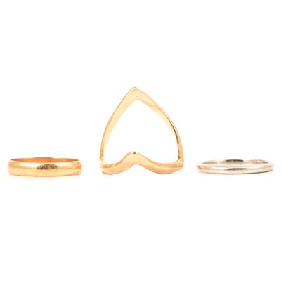 Lot 128 - Two wedding rings and a wishbone ring.