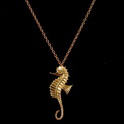 Lot 204 - Geoffrey Bellamy for Ivan Tarratt of Leicester - a seahorse pendant and pair of earscrews.