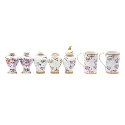 Lot 57 - Small collection of Samson armorial porcelain