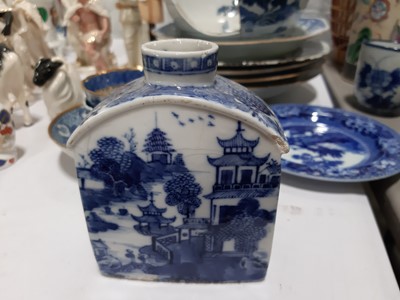 Lot 62 - Collection of Chinese ceramics