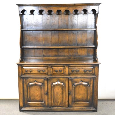 Lot 367 - Reproduction golden oak dresser