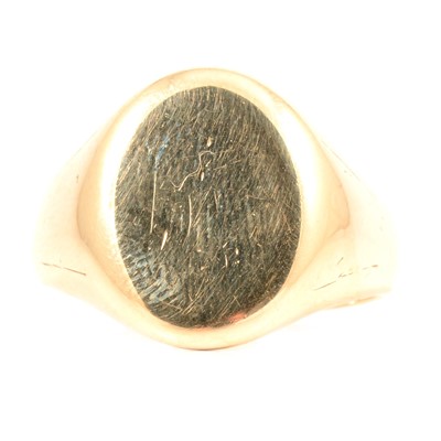 Lot 116 - A 9 carat yellow gold signet ring.