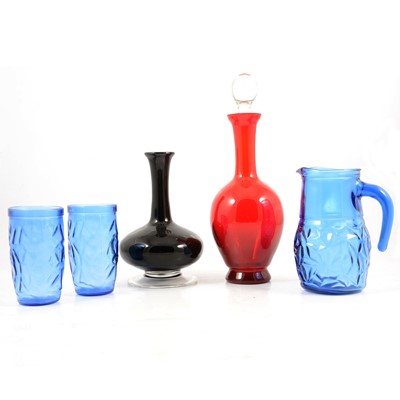 Lot 40 - A collection of decorative ceramics and glasswares