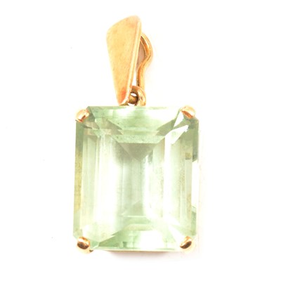 Lot 260 - An aquamarine pendant.