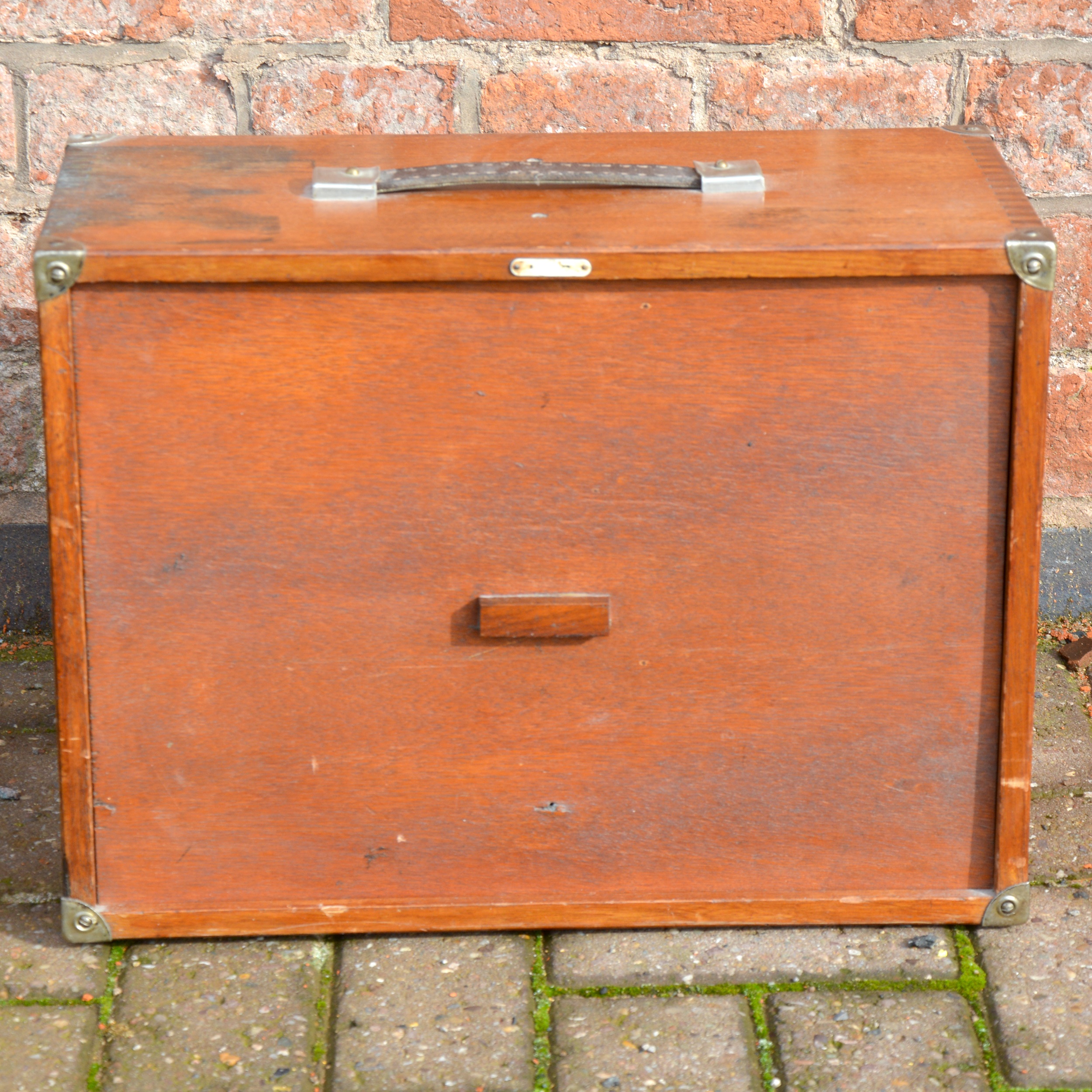 Lot 176 - Engineers tool chest / box, with inner