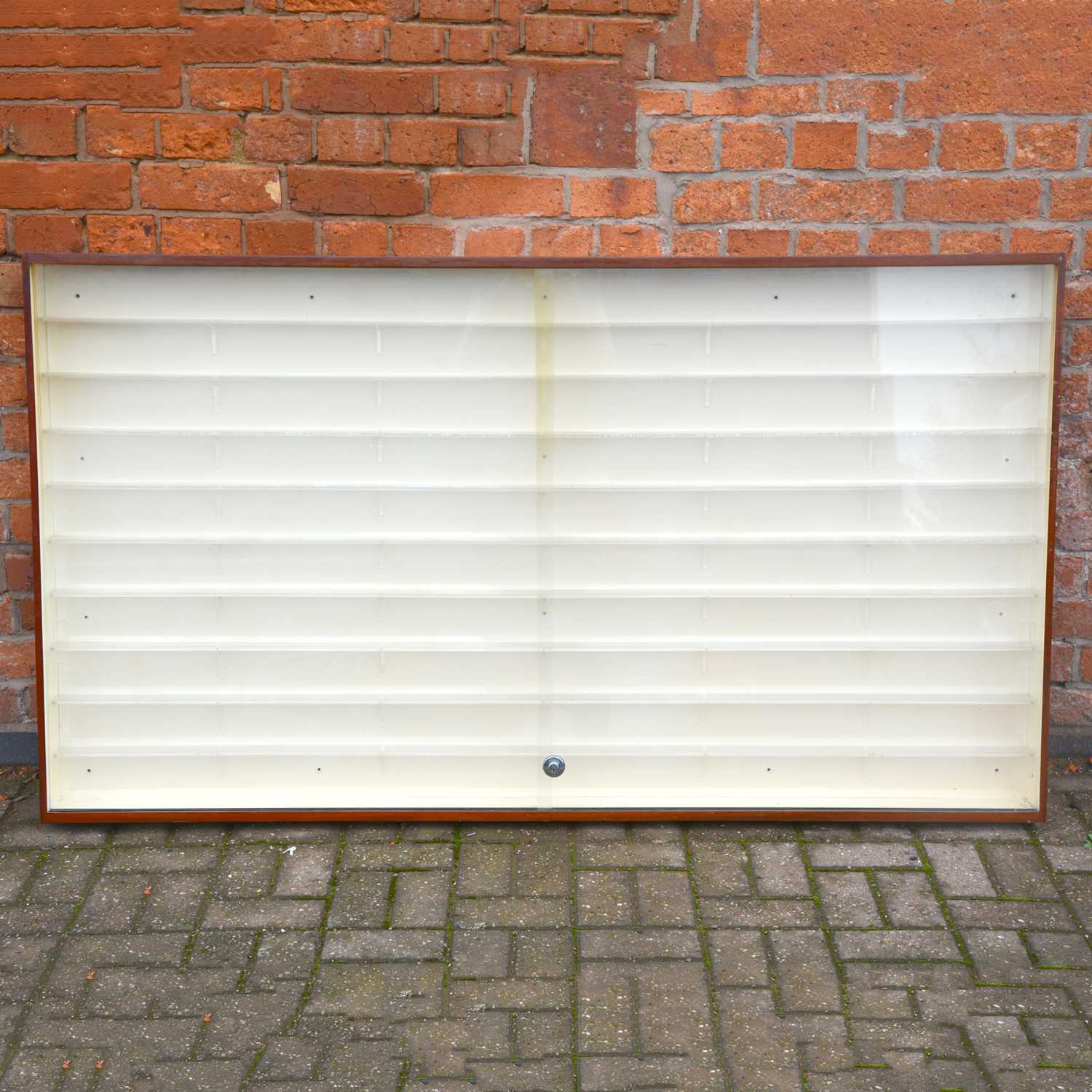 Pvc Door Display Lot 392 - Large model display case, with nine plastic