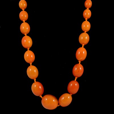 Lot 288 - An amber style bead necklace.