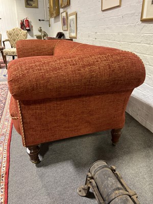 Lot 366 - Chesterfield settee