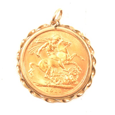Lot 132 - A Gold Full Sovereign Coin pendant, George V, 1911.