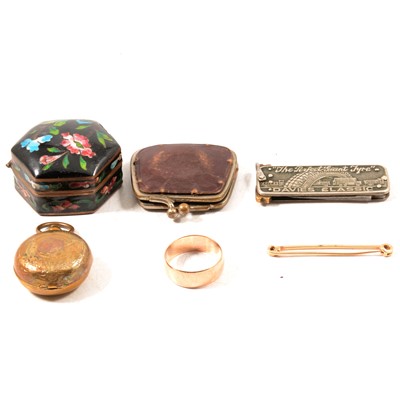 Lot 315 - A 9 carat yellow gold wedding band, yellow metal tie pin, gold-plated sovereign case and costume jewellery.