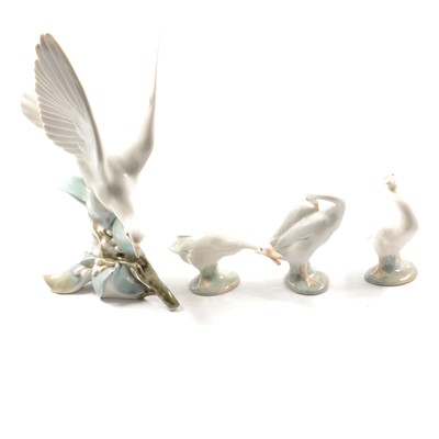 Lot 49 - Ten Lladro pottery figurines