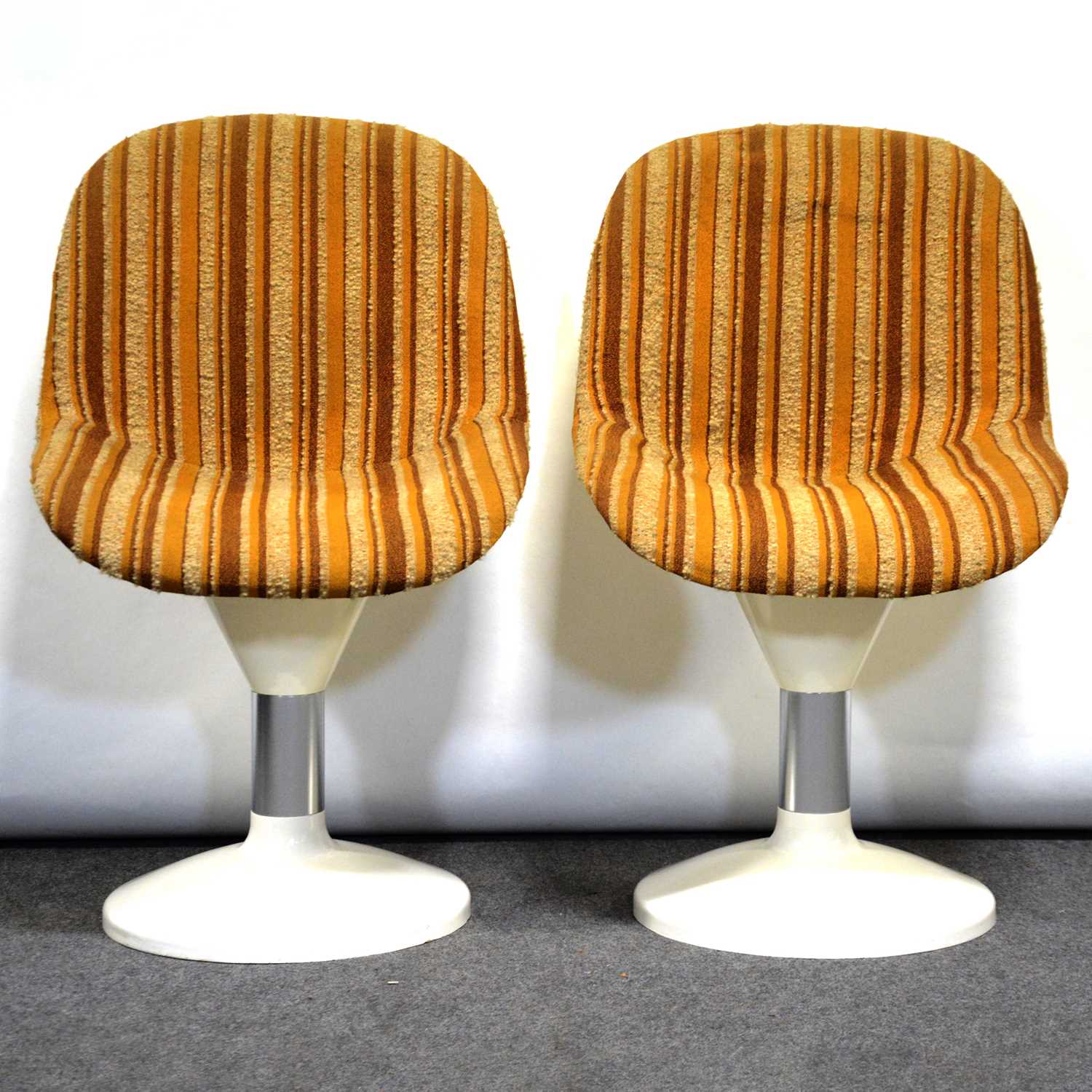 First Shell Chair Lot 303 - Pair of 1970s fibreglass shell chairs