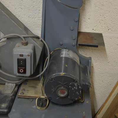 Lot 165 - Powerline Bandsaw model K1, and a General Electric vertical band saw.