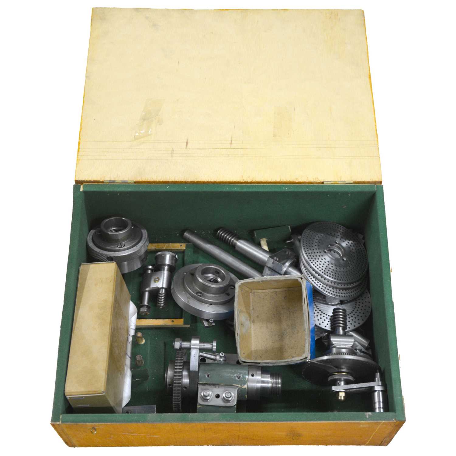 Lot 178 - George Thomas dividing head with plate, boxed (contents as found)