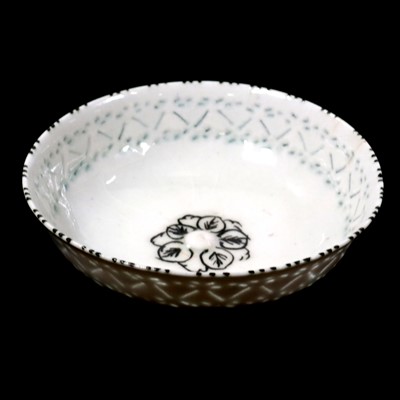 Lot 16 - Safavid Gombroon bowl, 17th/18th Century