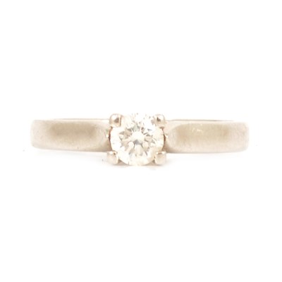 Lot 36 - A diamond solitaire ring.