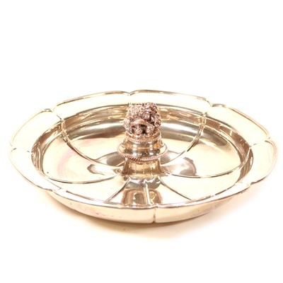 Lot 748 - Large silver fruit bowl