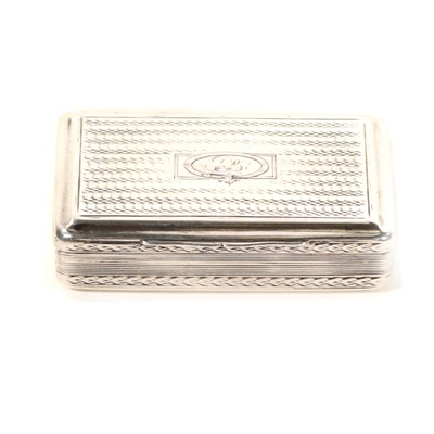 Lot 717 - George III silver snuff box