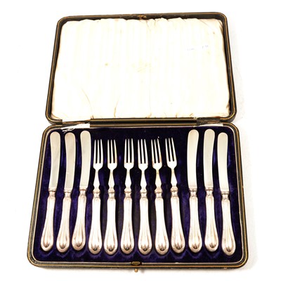 Lot 192 - Set of six silver handled dessert knives and forks, etc.