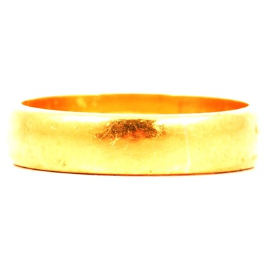 Lot 124A - A 22 carat yellow gold wedding band.