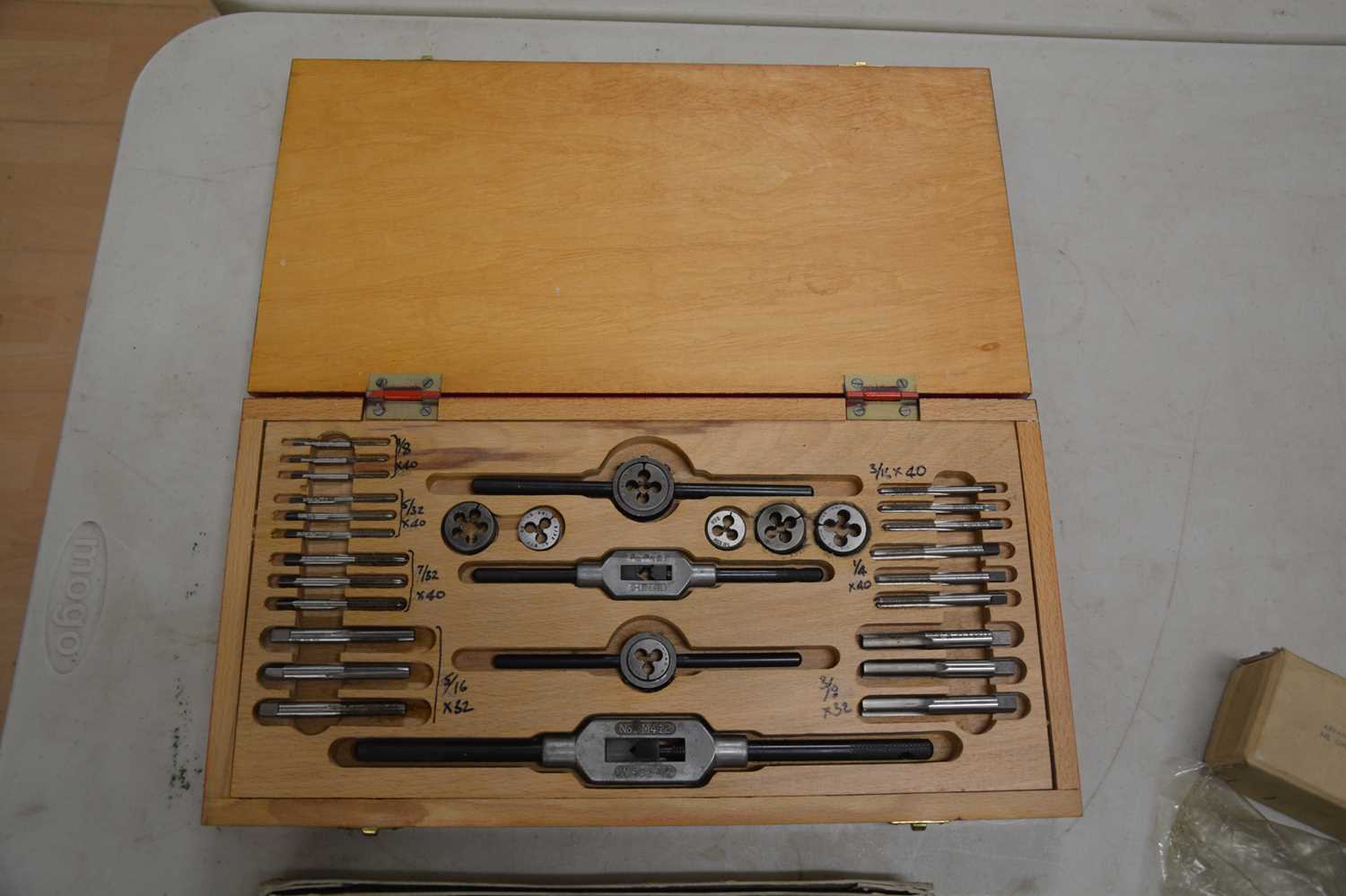 Tap Set Function Engineering Lot 192 - Goliath special model engineer tap and die