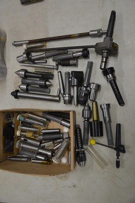 Lot 197 - A quantity of lathe centres and drill chucks