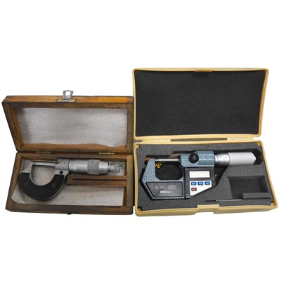 Lot 210 - A Mitutoyo digital caliper, 0-1 inch, and an etalon caliper