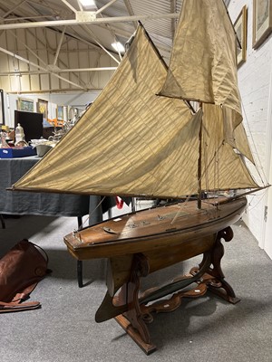 Lot 761 - Victorian bullet keel pond yacht