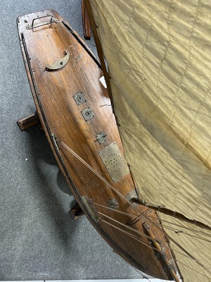 Lot 761 - Victorian bullet keel pond yacht