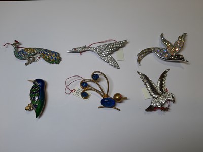 Lot 475 - Thirty-four vintage bird brooches and dress clips, 1930’s and later.